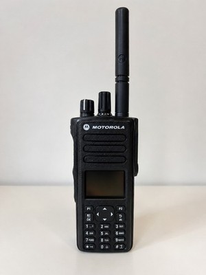 Motorola MOTOTRBO DP4800e UHF Funkgerät MDH56RDN9VA1AN mit Akku