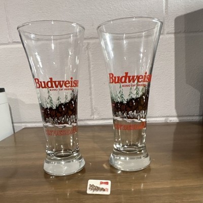 Budweiser Clydesdale Beer Glasses Set with Collectible Budweiser pin