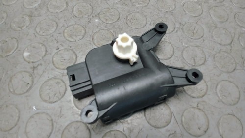 Stellmotor Zentralklappe VW Golf Variant 1.6 TDI DPF 5K 0132801345 12 Monate