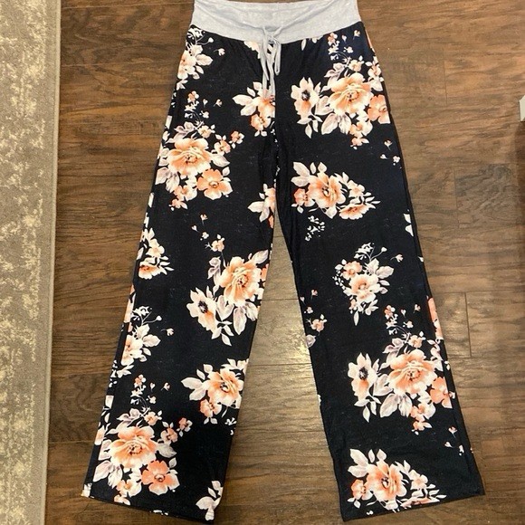 Women’s Loose Fit Floral Pants - Size Small - Brand New In Package