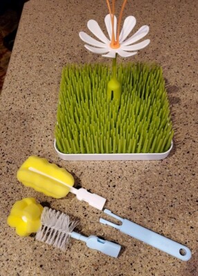 Boon Baby Bottle Drying Rack Grass 9x9 With Flower and Cleaning Brush 