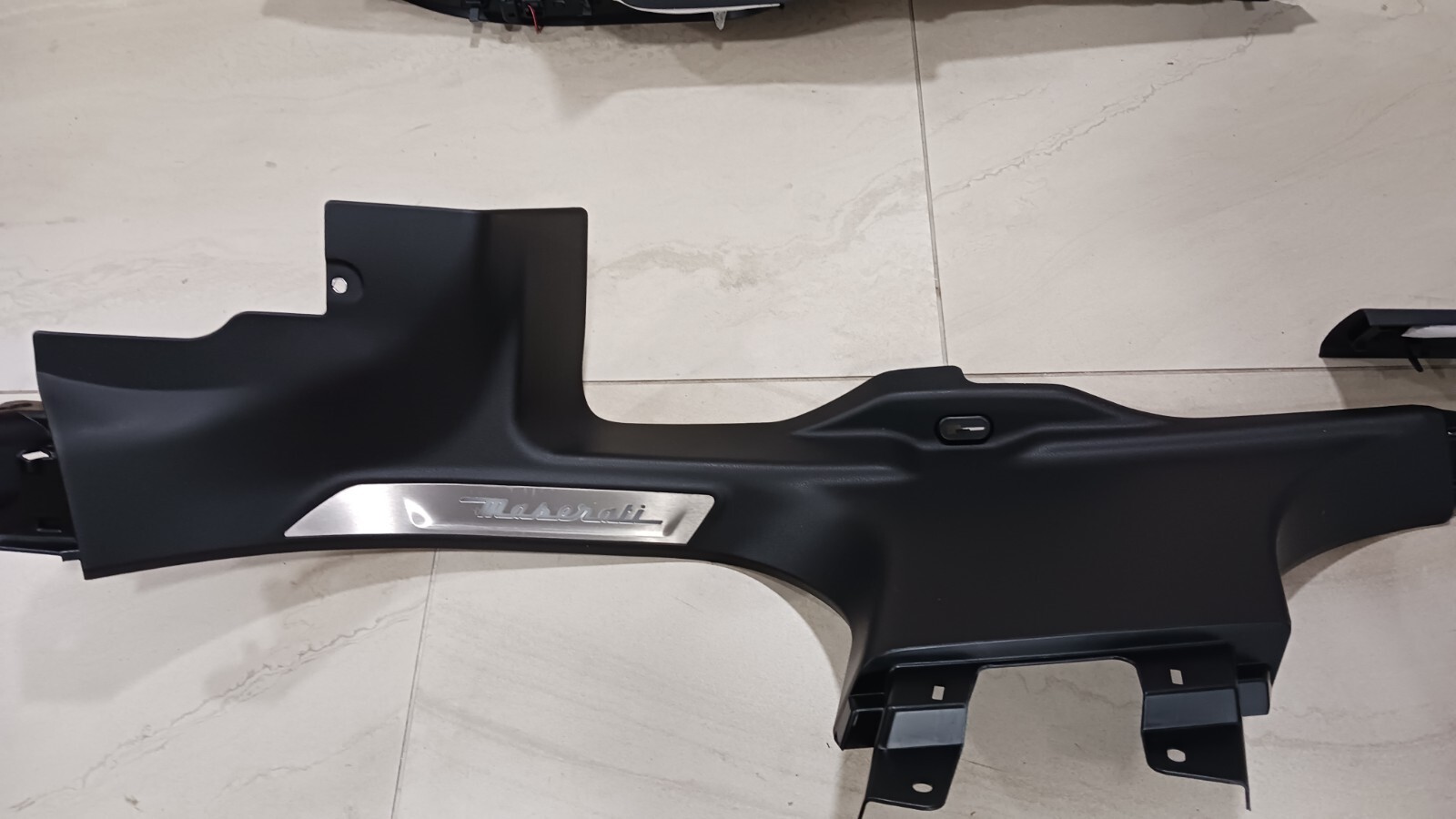 Maserati KIT ILL. STEEL DOOR SILLS BLACK - 940000874
