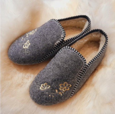 Women's Felt Slippers with Natural Sheepskin Wool House Embroidere Ballet Flower