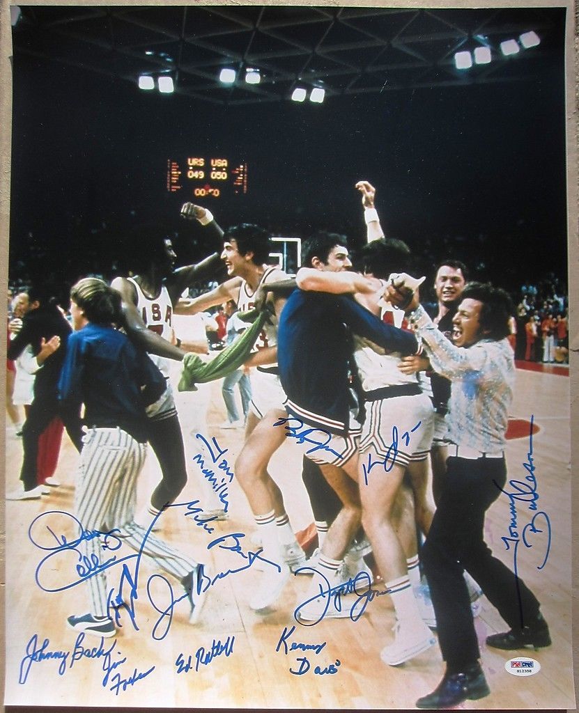 1972 Team USA Basketball 13x Team signed 16x20 Photo PSA/DNA Olympics 
