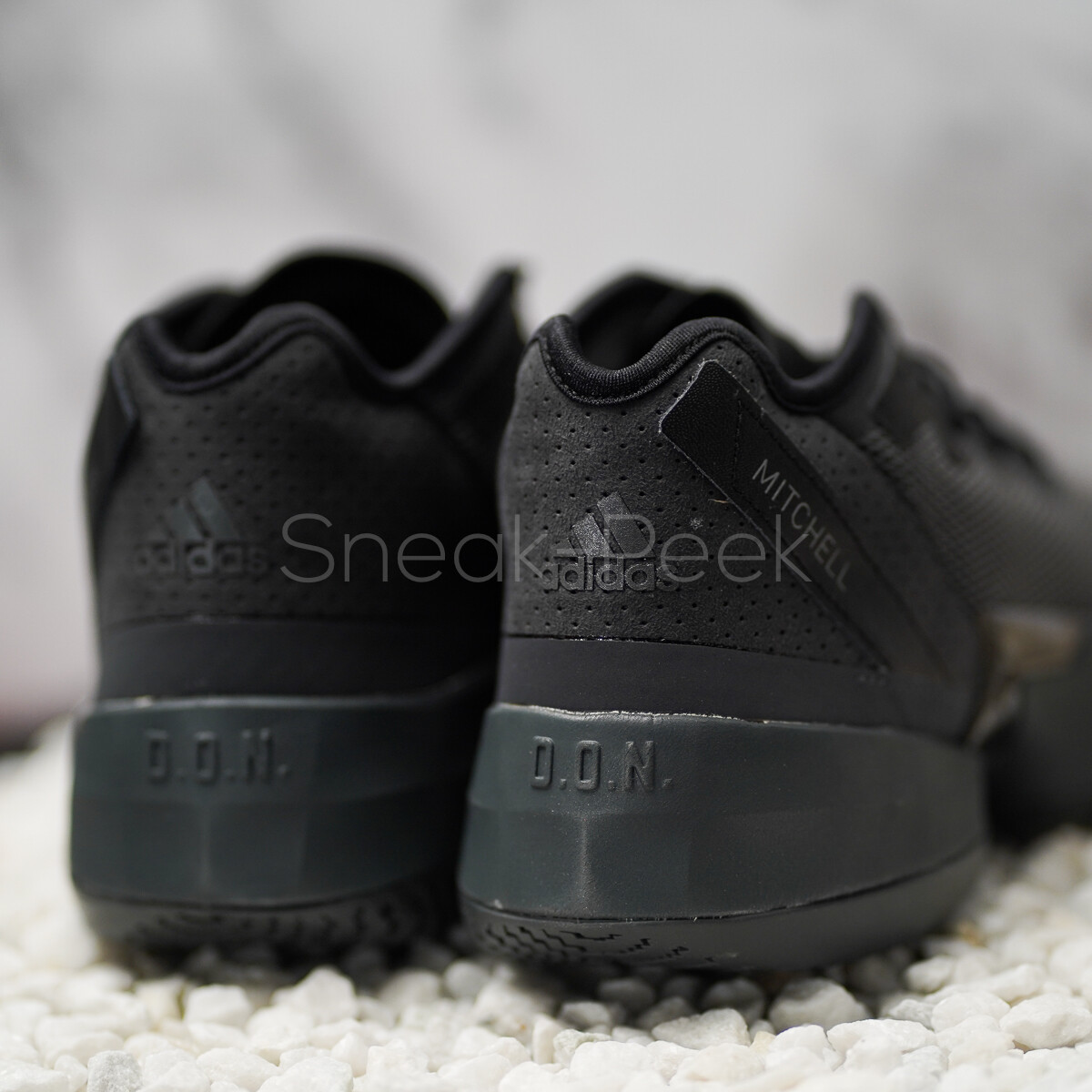 ADIDAS D.O.N ISSUE 4 ブラック (サイズ 28.0 cm) Amazon | [アディダス] D.O.N. ISSUE 4 コアブラック/カーボン