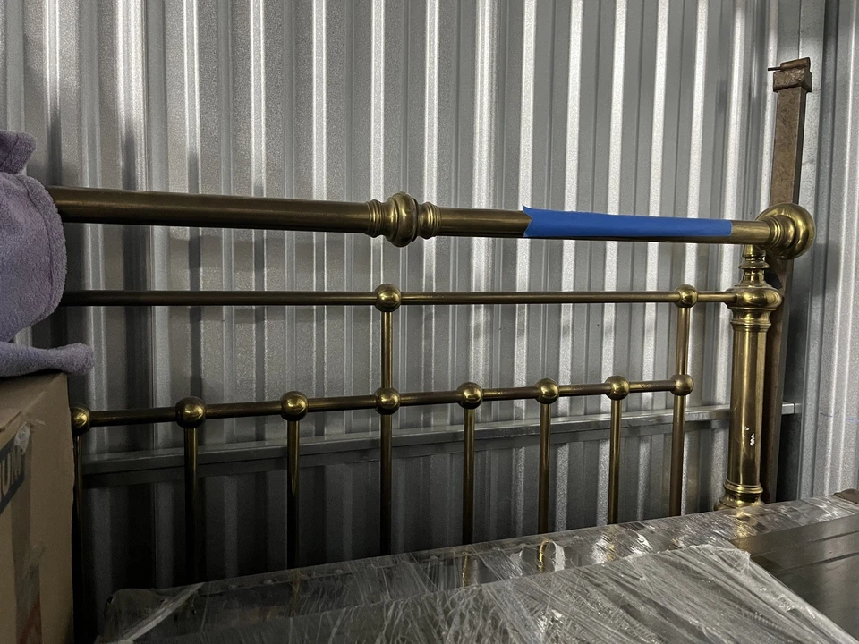 Antigua cama trineo de latón - Se requiere colchón de tamaño completo  Foto 4 de 4