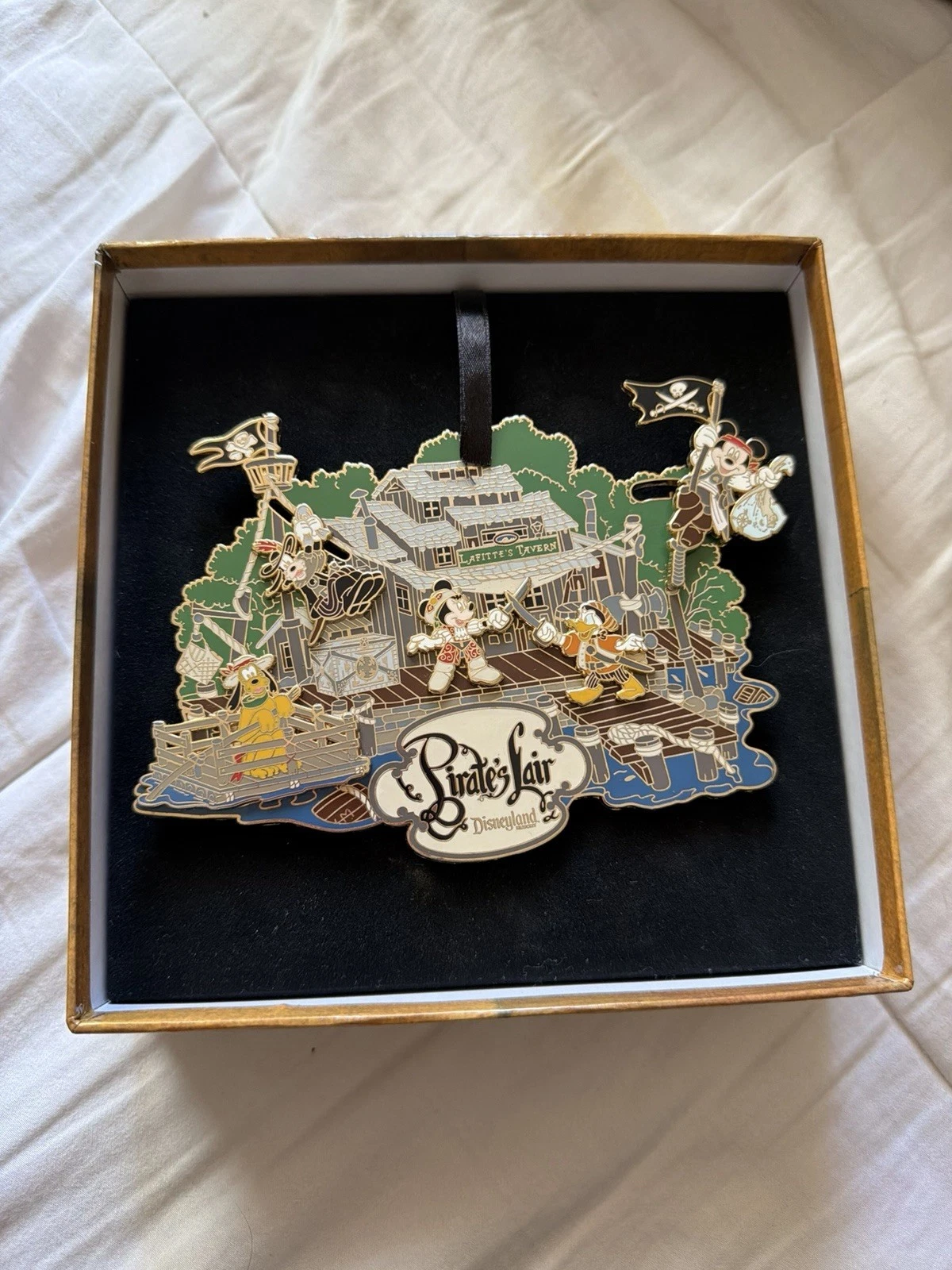 Disney Exclusive Pirates Pin Mickey Mouse Goofy Donald Duck Disneyland