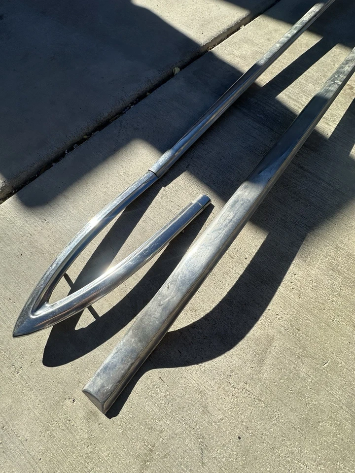 Chevy Bel-Air 1953-1954 (2D) cuarto trasero superior moldura lanzas/esquinas sin curvas Foto 2 de 4