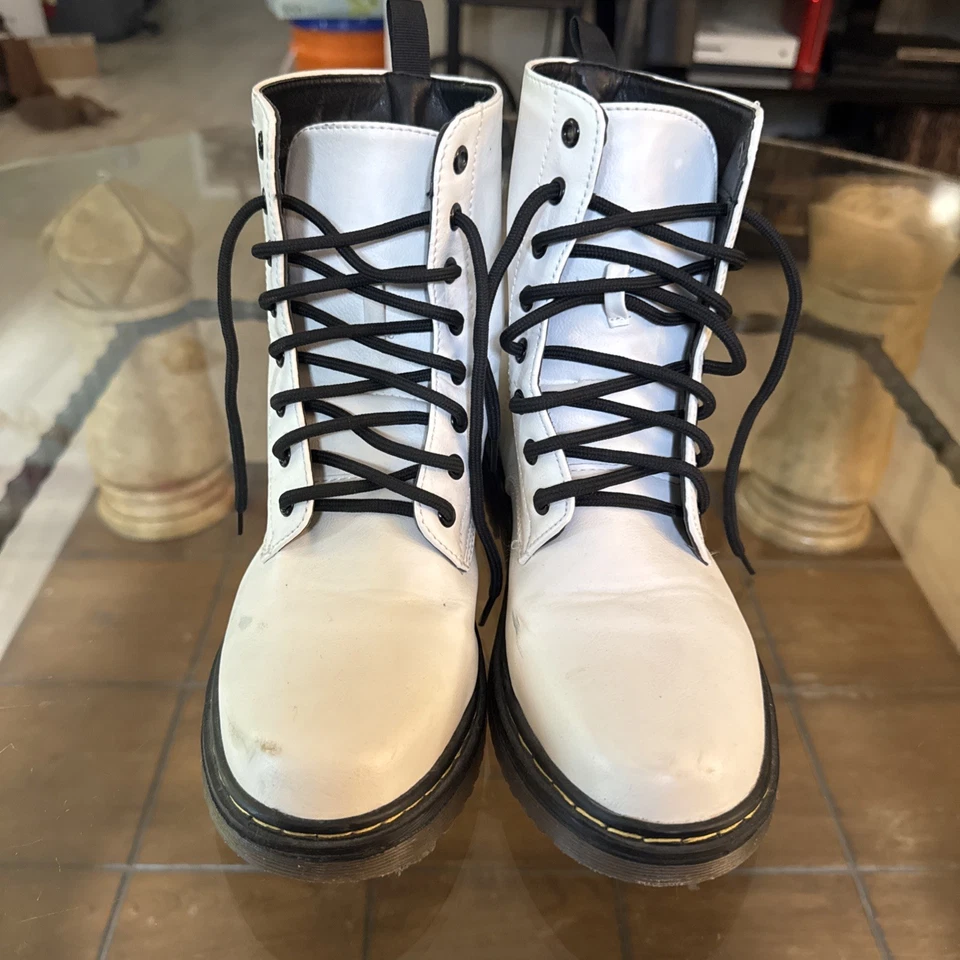 Zapatos CHARLES ALBERT para mujer talla 8 blancos de cuero vegano botín con cordones punk Foto 3 de 4