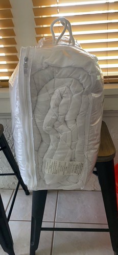 Martha Stewart Reversible Down Alternative Comforter White Full/Queen Size NEW - Picture 3 of 4
