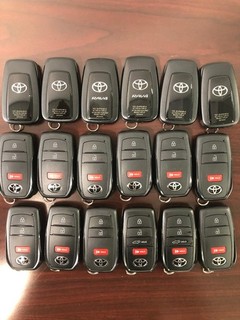 Lot of 18 Toyota key fobs second hand but New condition (REF 88)