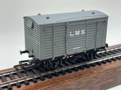 OO Dapol LMS 12 Ton Ventilated Goods Van - (VERY GOOD)