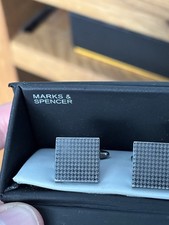 Marks & Spencer's fabrycznie nowe linki do mankietów