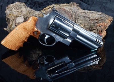 Smith & Wesson X-Frame 460 & 500 Magnum Grips   Quarter-Sawn Oak, Lacquer Finish