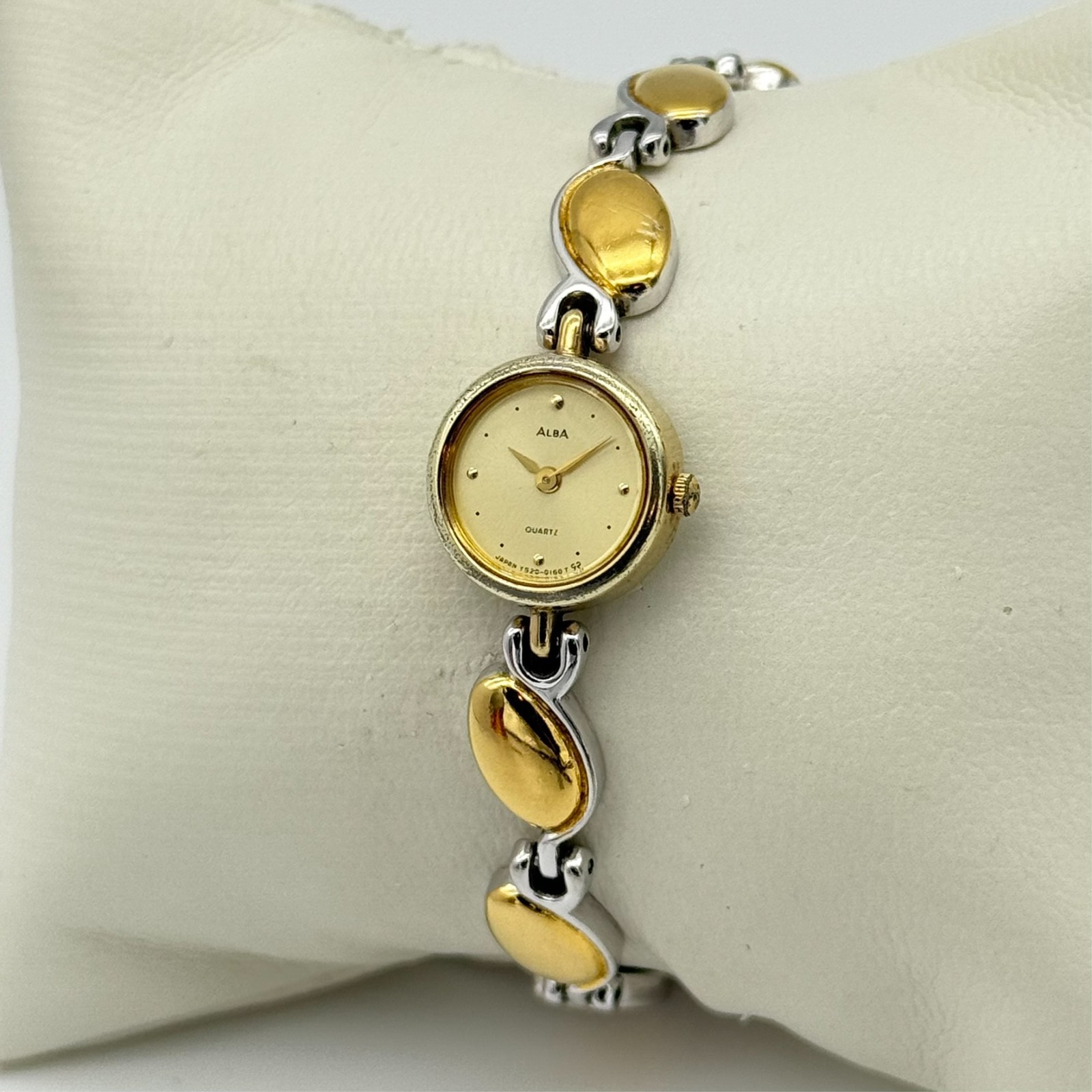 Women's Vintage Bracelet Watch, Y520-0070 Petite Alba SEIKO 15mm Two-Tone Quartz - vintagewatches.pk