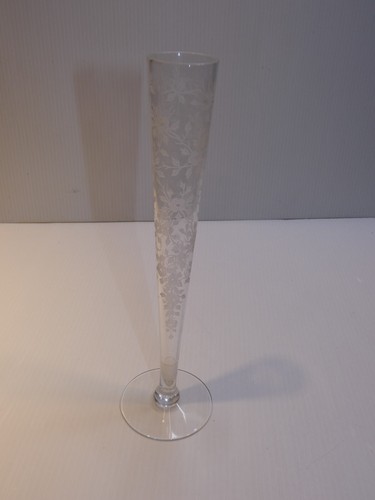 Vintage Tall Bud Vase, Flower and Leaf Etch - 第 1/5 張圖片