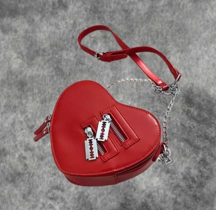 Red shop heart bag