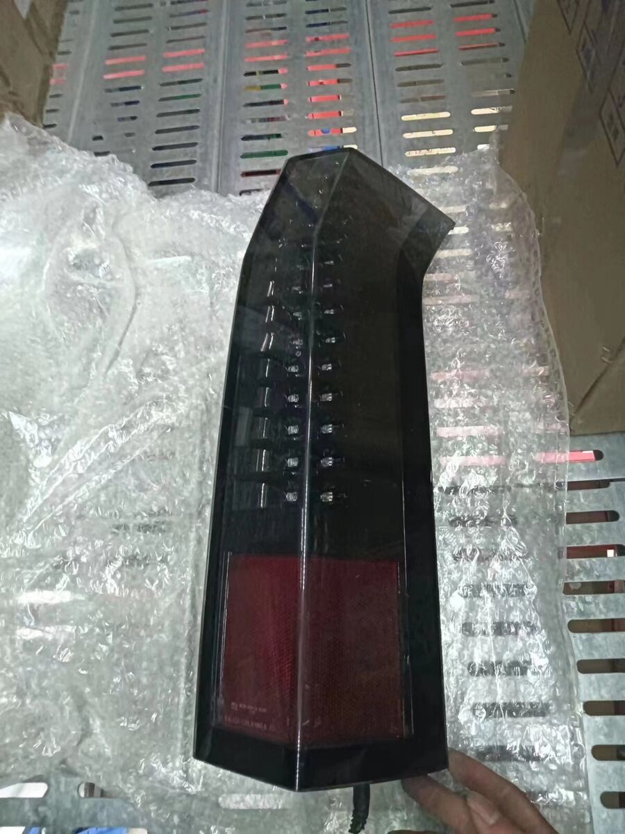 2004-2009 CADILLAC SRX EURO CLEAR TAILLIGHT RIGHT PASS SIDE 2004-2009 CADILLAC SRX EURO CLEAR TAILLIGHT RIGHT PASS SIDE