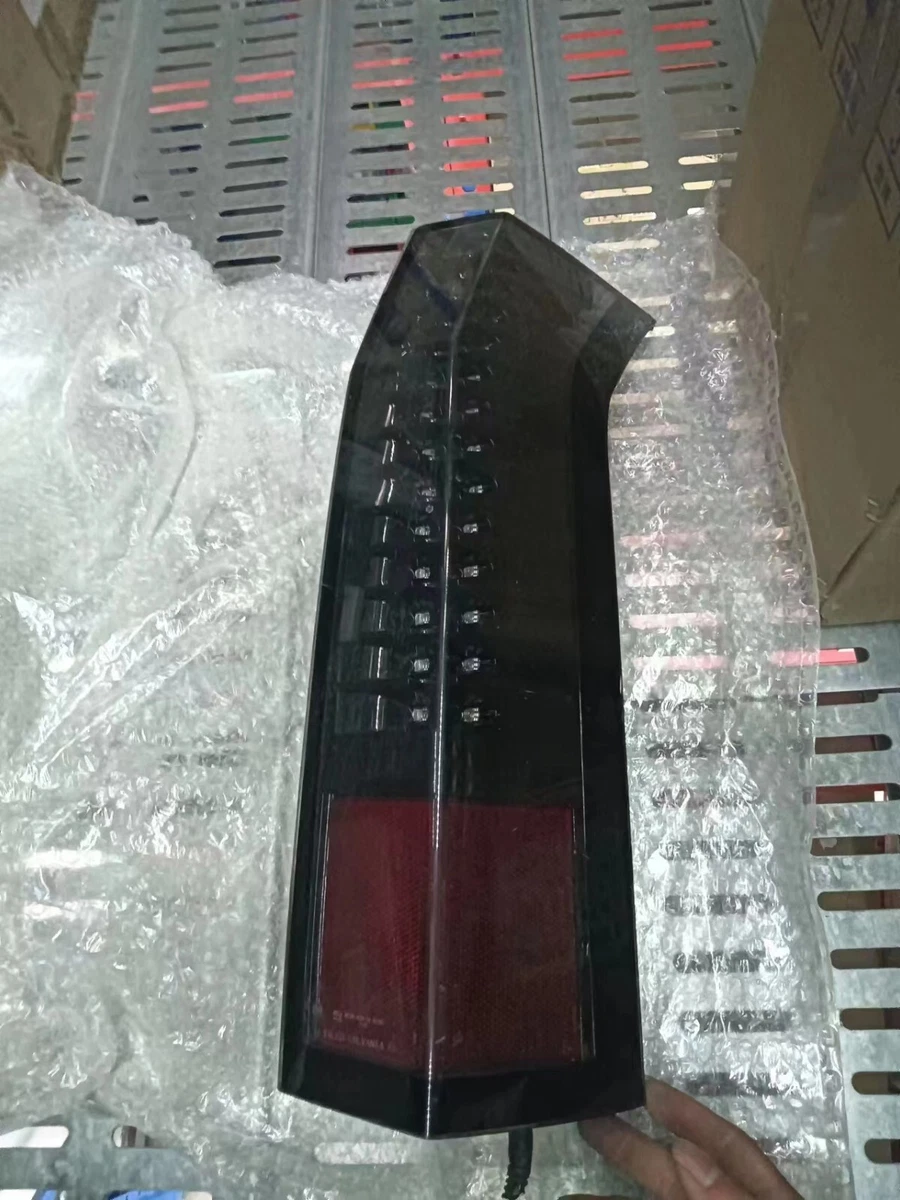 2004-2009 CADILLAC SRX EURO CLEAR TAILLIGHT RIGHT PASS SIDE USED 