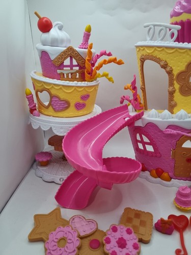 2015 Lalaloopsy Minis Musical Cake Playset Complete w/ Surprise Party Curl Doll - Picture 3 of 6