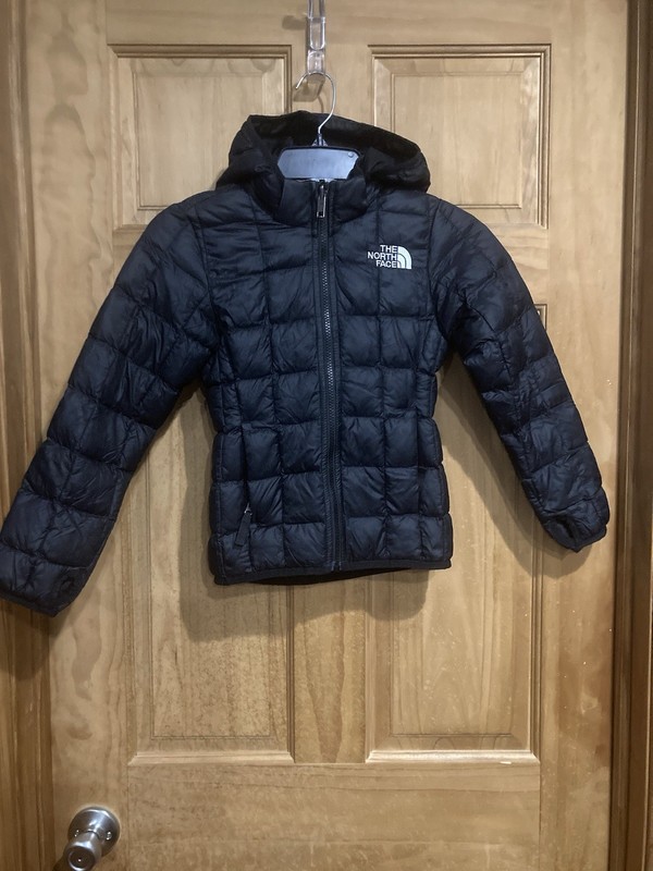 The North Face kids Thermoball hooded puffer Jacket Black  XS