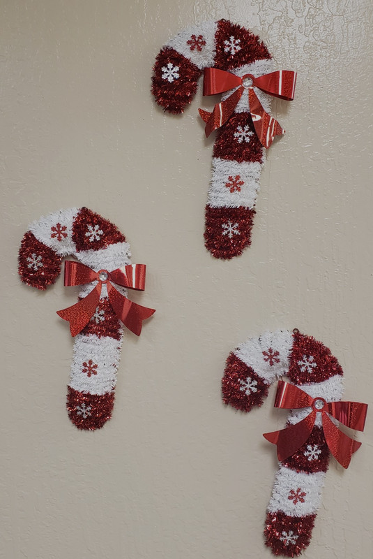 Christmas Red and White Tinsel Candy Canes with Bows Hanging Wall Decor  15.5"