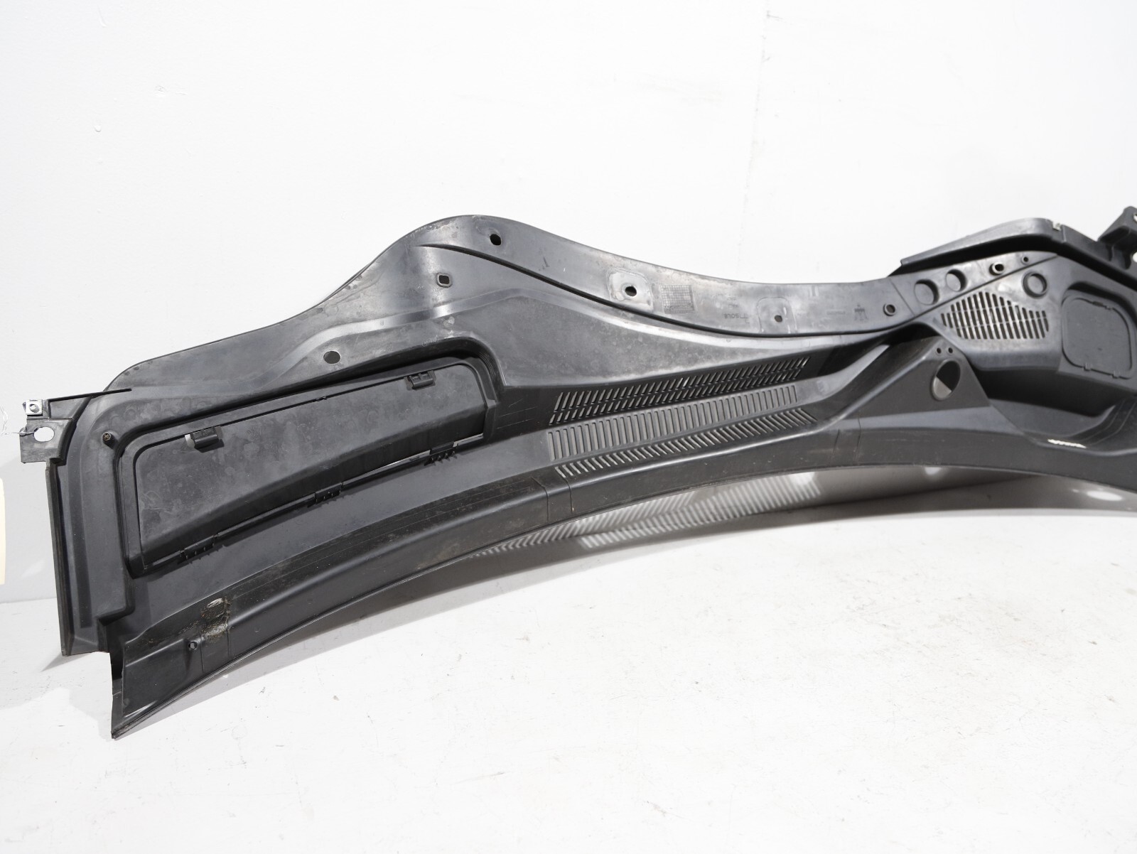 Maserati Levante 2017-2020 FRONT Cowl panel