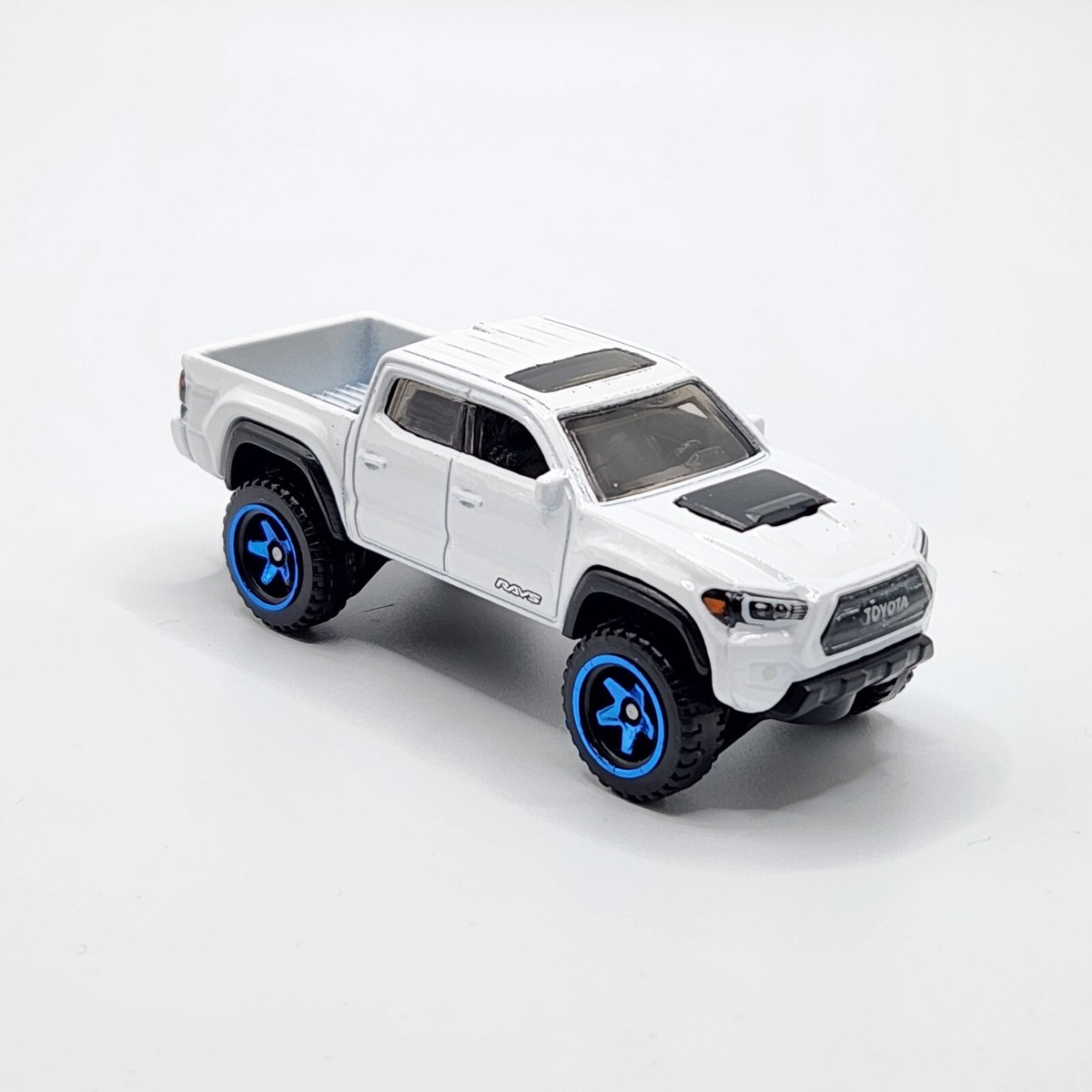 2020 20 Toyota Tacoma Pickup Truck Collectible 1/64 Scale Diecast