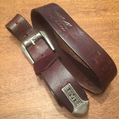 Levi's Silver tone metal buckle Arrow Tip Signed Leather Brown Belt 30 31  32