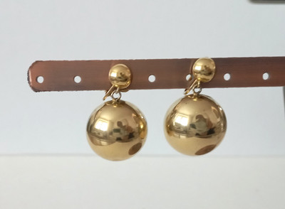TRIFARI Crown goldene Ohrclips Kugeln D 2 cm aus Trifanium Vintage 1955- 1969
