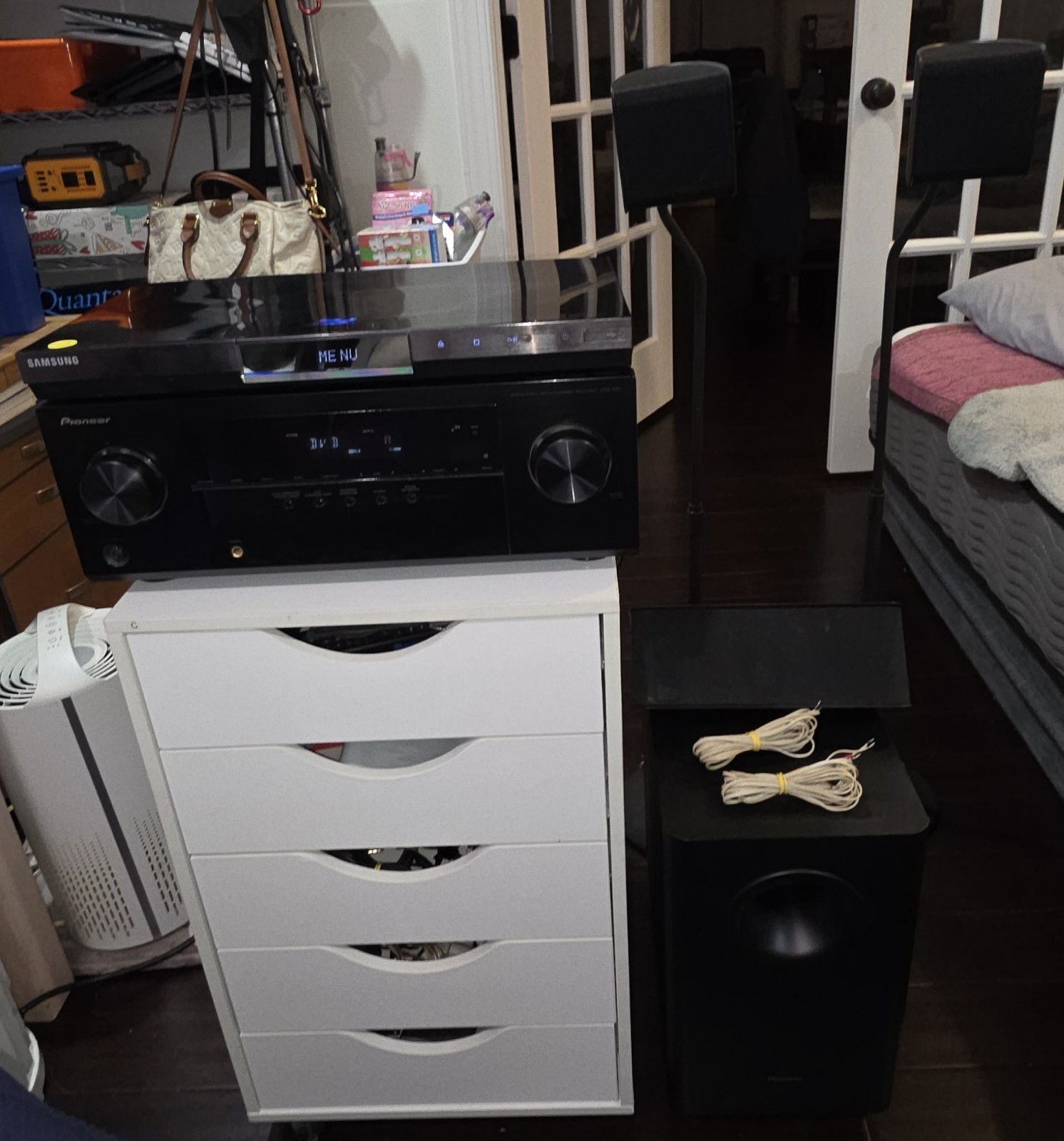Pioneer VSX-321 5.1 Home Theater System w/ Subwoofer Speakers Samsung Blu-ray