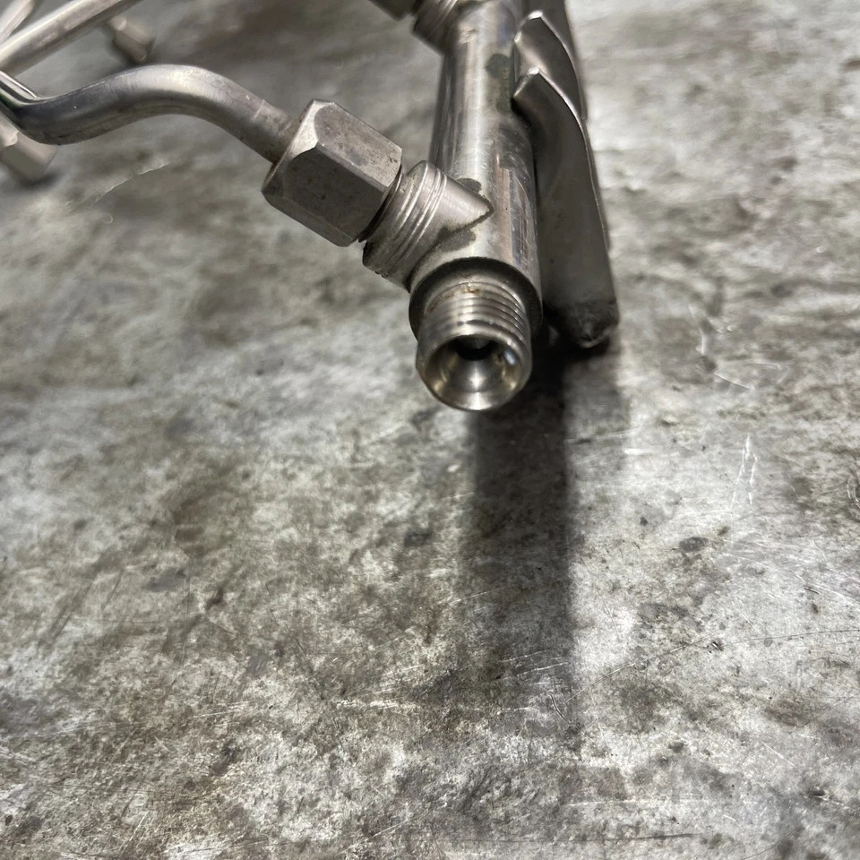 2014 BMW 335i RWD N55 Engine Fuel Lines AND Rail 762804902 - Image 2 of 3