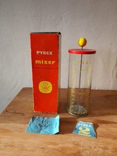 1950s - Pyrex - 1 pint measuring mixer / milk frother /whisking jug