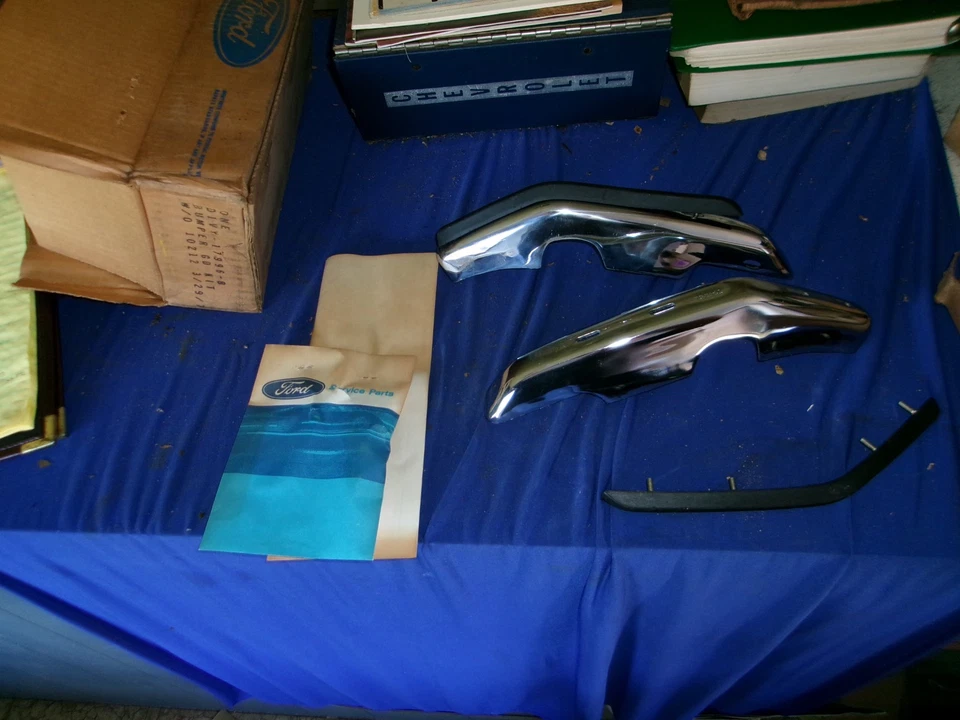 Protectores de parachoques delanteros Lincoln Continental 1971-1972 D1VY-17996-B como nuevos Foto 2 de 3