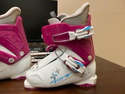NORDICA LITTLE BELLE DOWNHILL SKI BOOTS SIZE 200/215