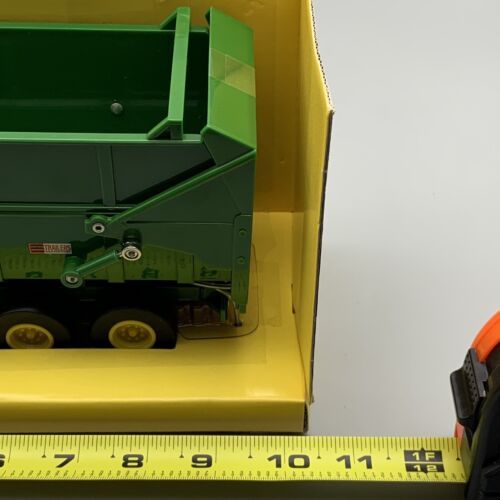 Britains 12-Ton Marson Silage Trailer (Green) 1/32 Farm Model 42016 - Picture 23 of 24