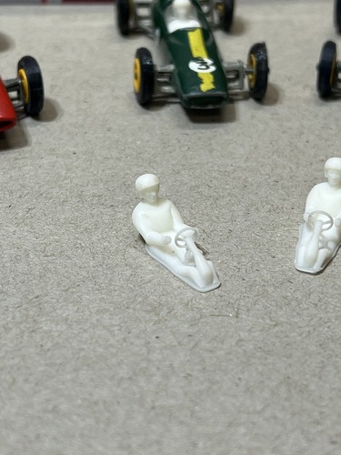 pair of 2 drivers for lesney matchbox no 52 brm & no 19 lotus ,CARS NOT INCLUDED - Picture 5 of 5