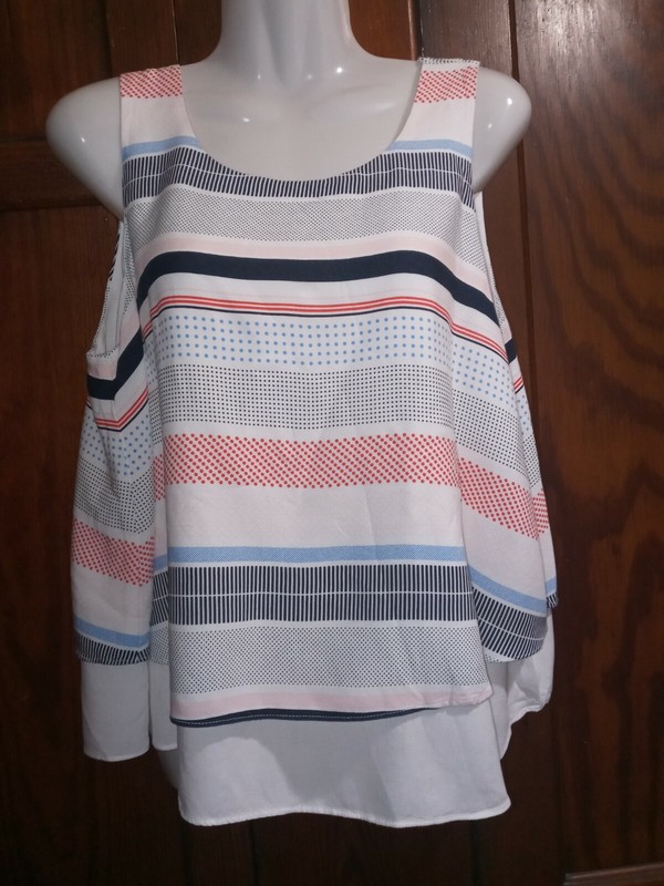 ELLE LADIES RAYON BLOUSE SIZE MEDIUM COLOR WHITE WITH MULTI COLOR PRINT