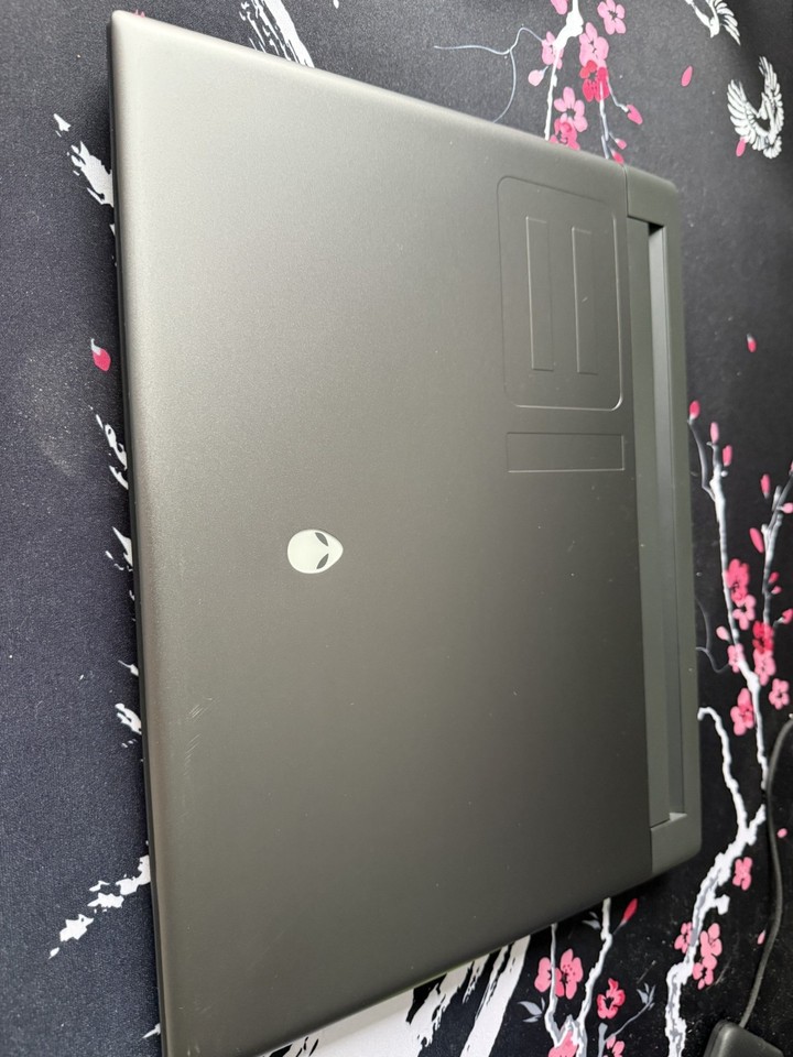 Alienware m18 R2 Gaming Laptop | i9-14900HX | RTX 4090 | 32 GB RAM ...