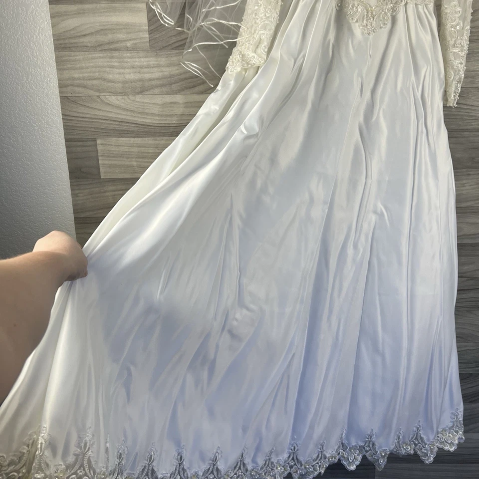 Michaelangelo Wedding Gown Size 8 White Embroidered Floral Lace Beaded Train - Image 4 of 4