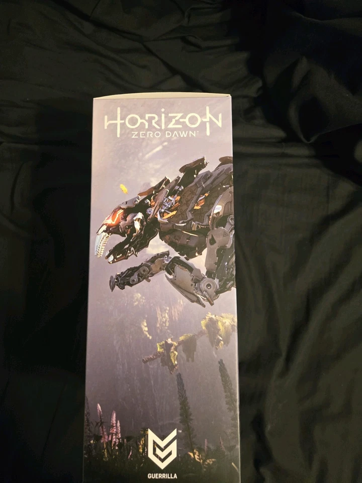 ThinkGeek Modern Icons #2 Aloy Horizon Zero Dawn Figure Statue - Image 3 of 4