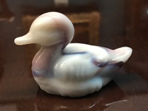 Fenton Art Glass Miniature Duck Figurine White & Amethyst Purple Slag