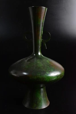 B5435: Japanese Casting copper Hanging FLOWER VASE with a decorative, auto - Image 1 of 4