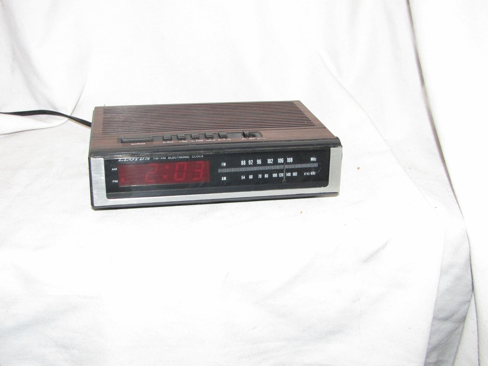 Alarm Clock AMFM Radio Lloyds J202B Electric Digital Battery Backup Red LED Text-image