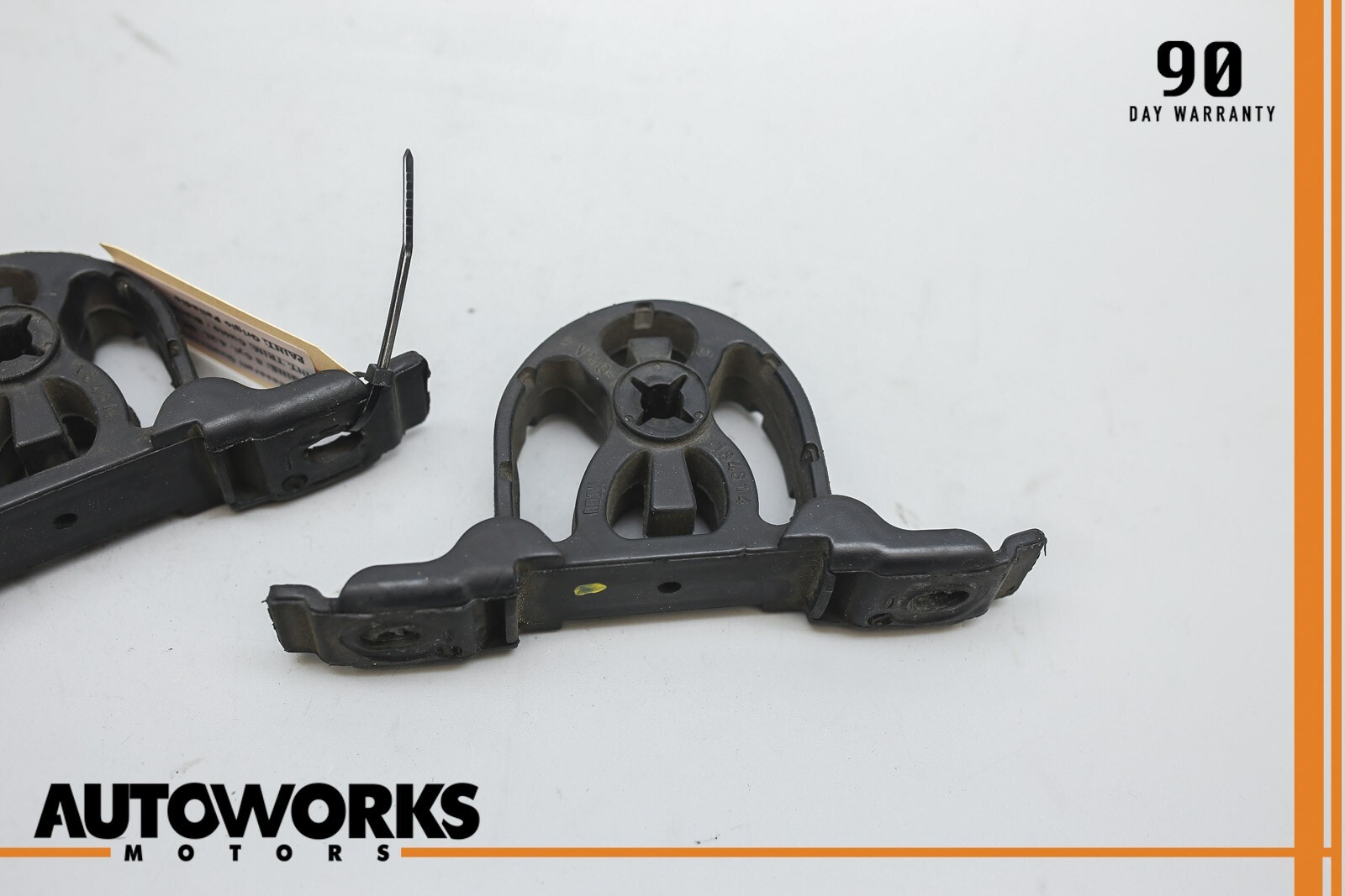 05-08 Maserati Quattroporte M139 Exhaust Hanger Rubber Mount Bracket Set OEM