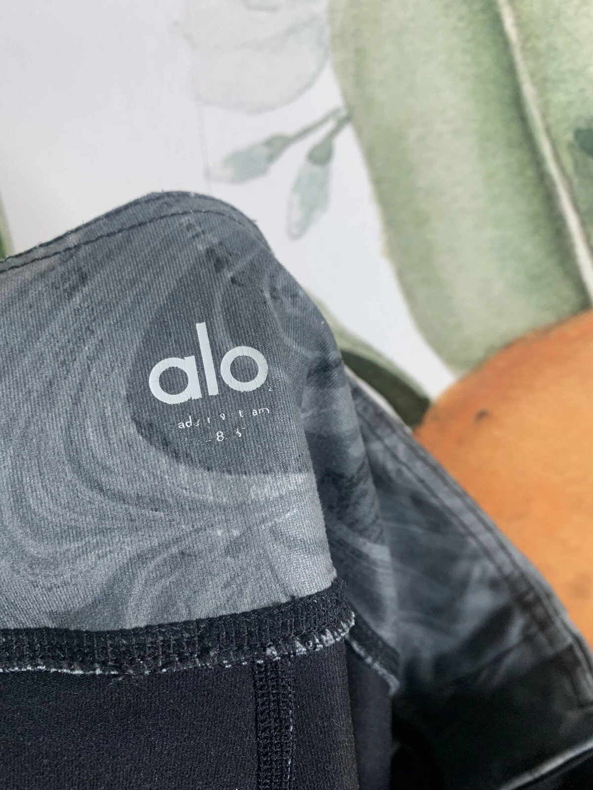 alo-yoga yoga marble print swirl gray leggings