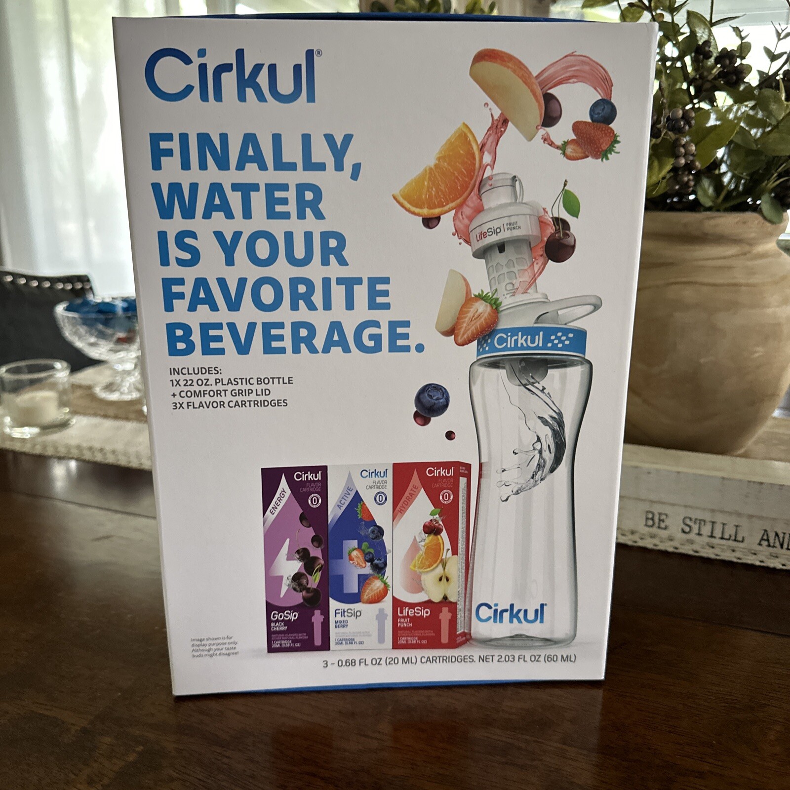 NEW Cirkul 22 oz Plastic Water Bottle Starter Kit Blue Lid +3 Flavor