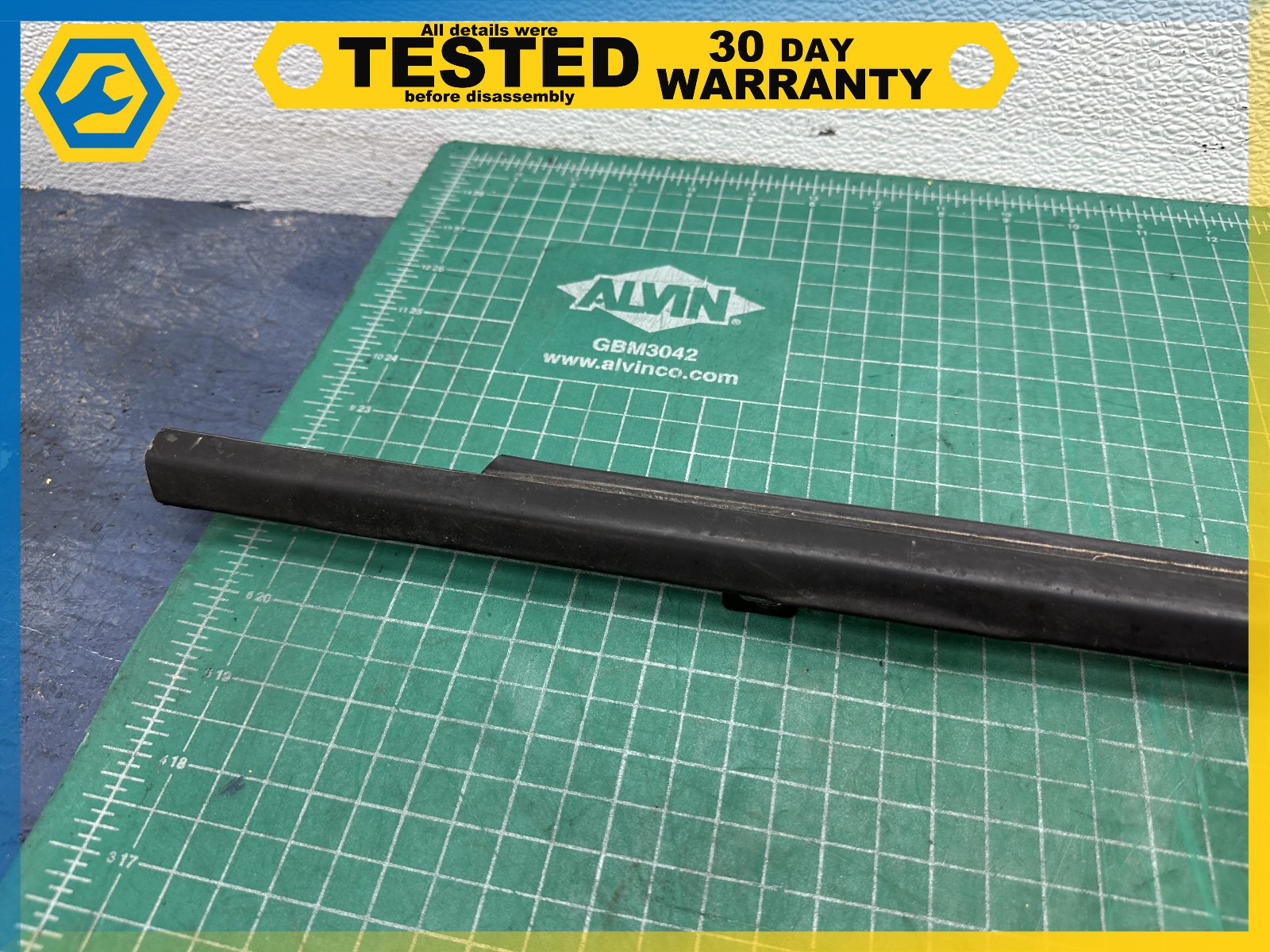 06-12 BENTLEY Flying Spur FRONT RIGHT DOOR WINDOW OUTER WEATHERSTRIP SEAL OEM