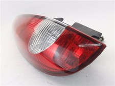 E95251 RÜCKLEUCHTE AUßEN LINKS / 384664 FÜR NISSAN ALMERA TINO V10M 1.8 BASICO