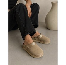 UGG Goldenstar Clog Size 6